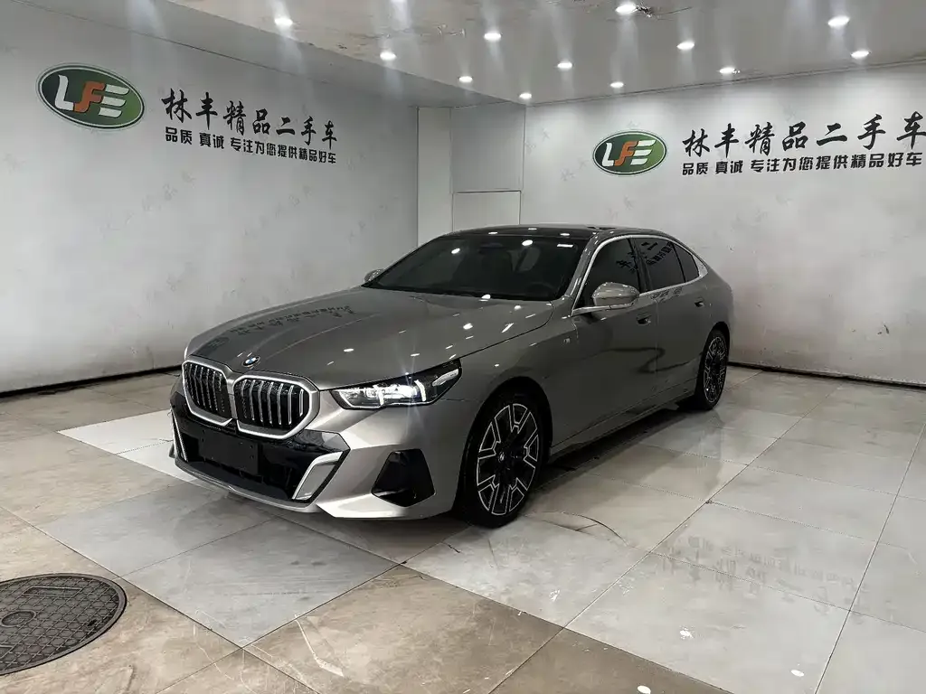 BMW 5 Series — фото 1