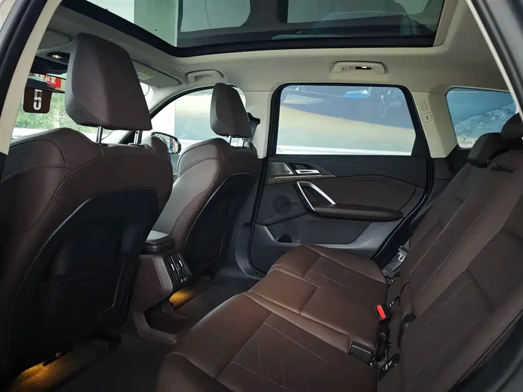 BMW iX1 2025 из CN, фото 10