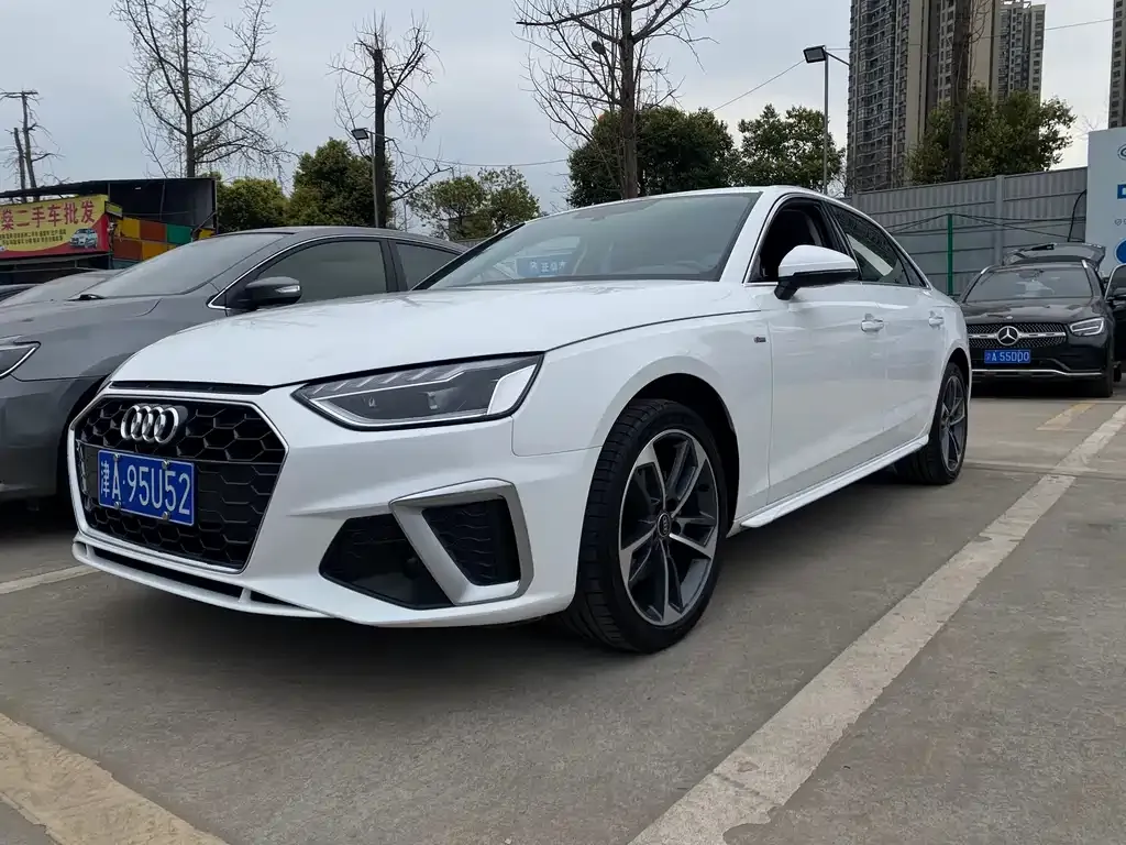 Audi A4L 2022 из CN, фото 1