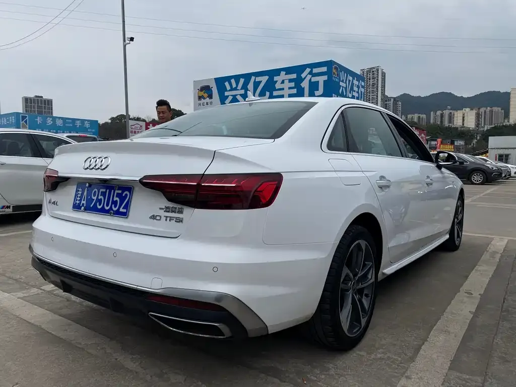 Audi A4L 2022 из CN, фото 7