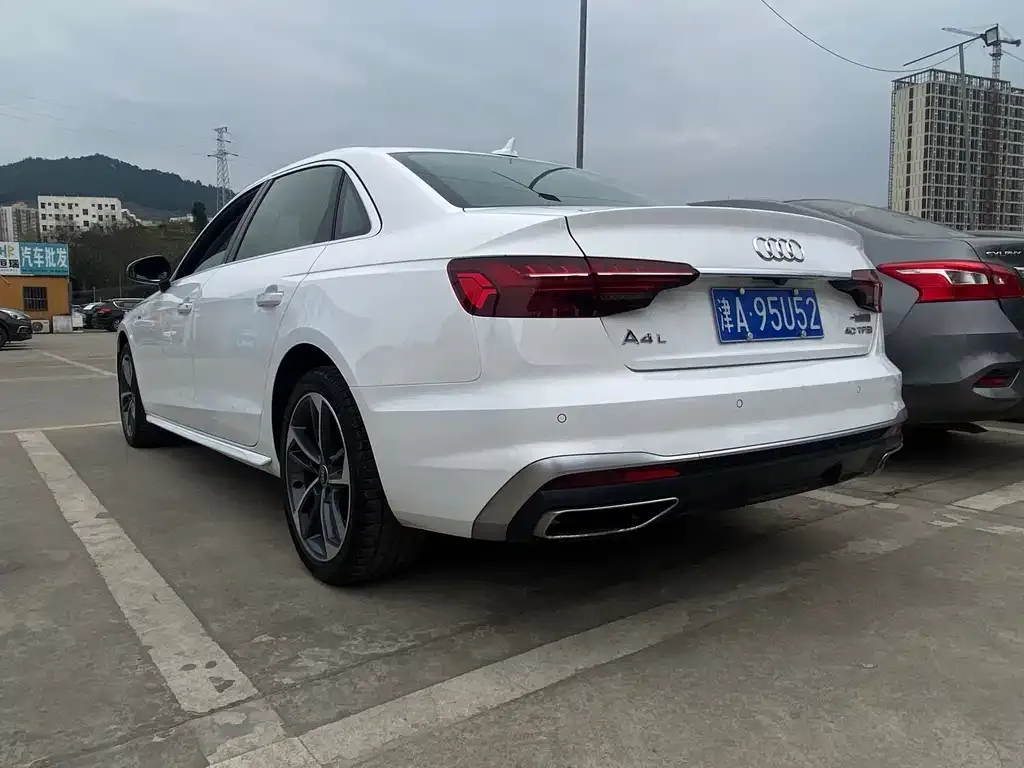 Audi A4L 2022 из CN, фото 8