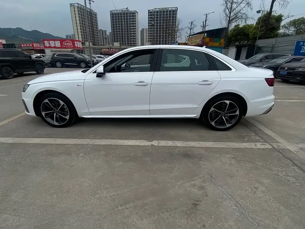 Audi A4L 2022 из CN, фото 6