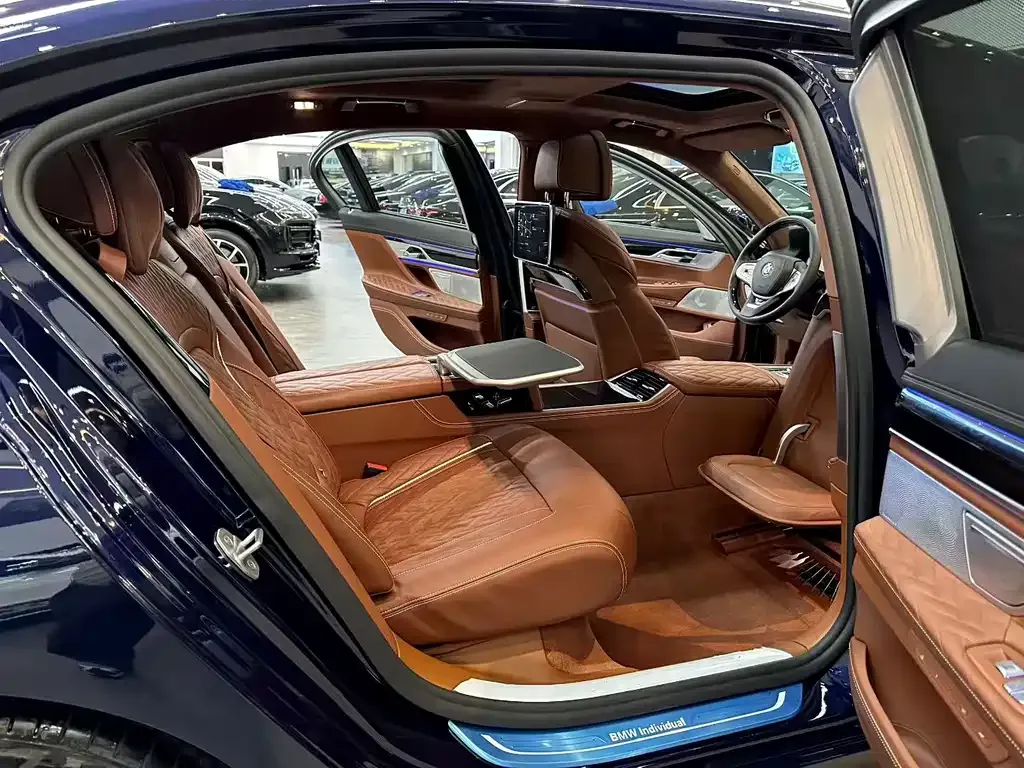 BMW 7 Series 2021 из CN, фото 9