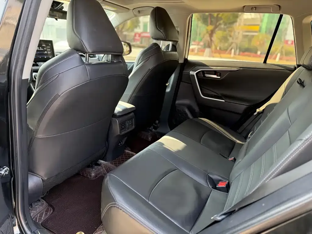 Toyota Wildlander 2023 из CN, фото 3