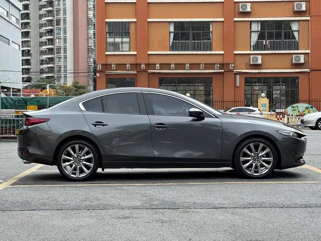 Mazda 3 Axela — фото 9