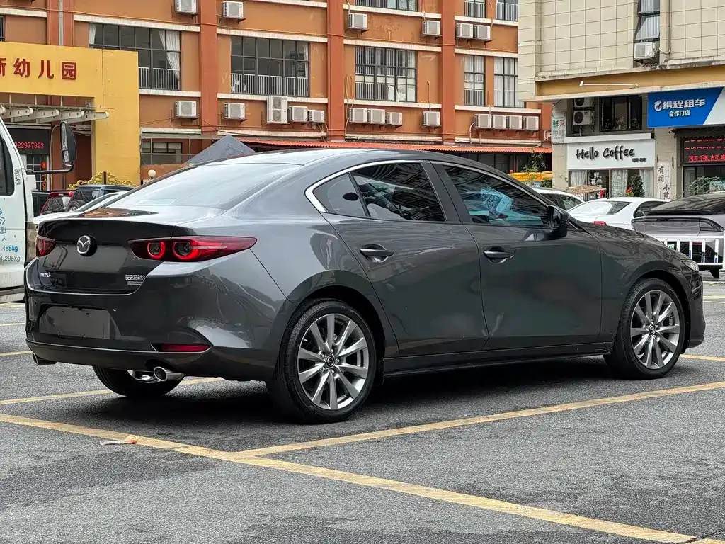 Mazda 3 Axela — фото 4