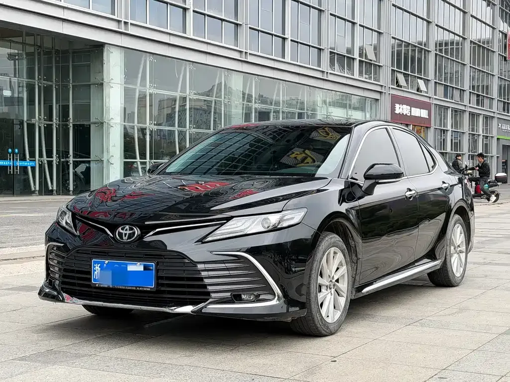 Toyota Camry — фото 9