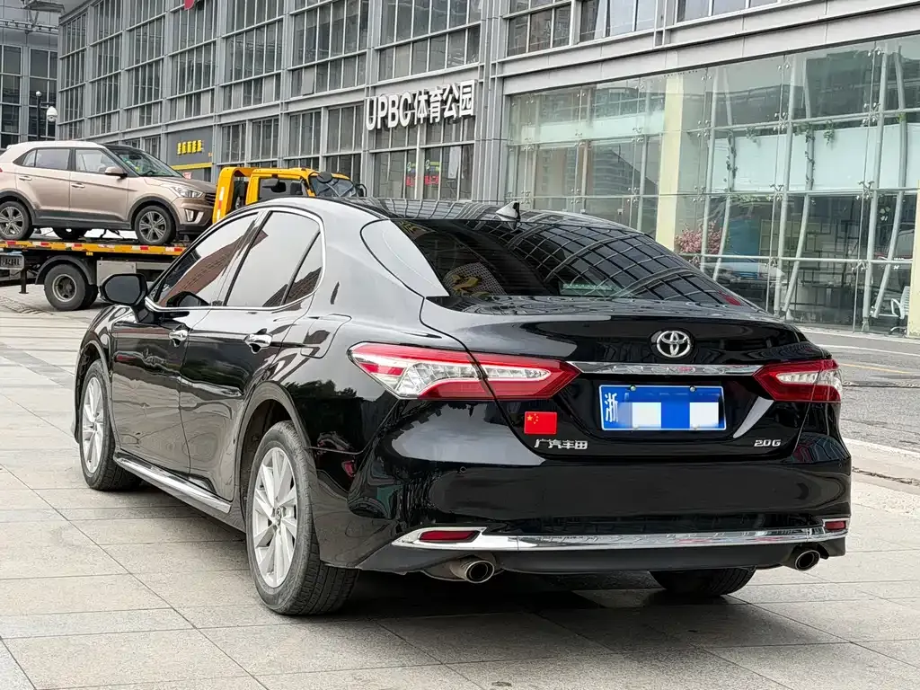 Toyota Camry — фото 6