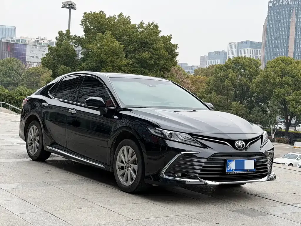 Toyota Camry — фото 8