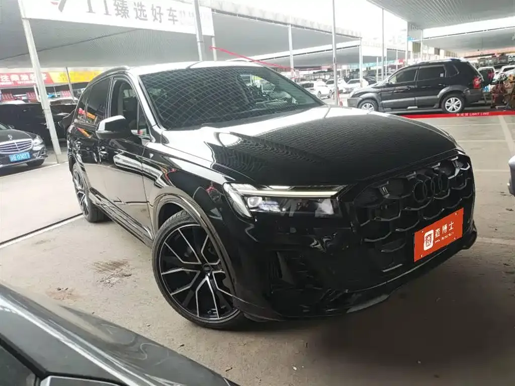 Audi Q7 2025 из CN, фото 2