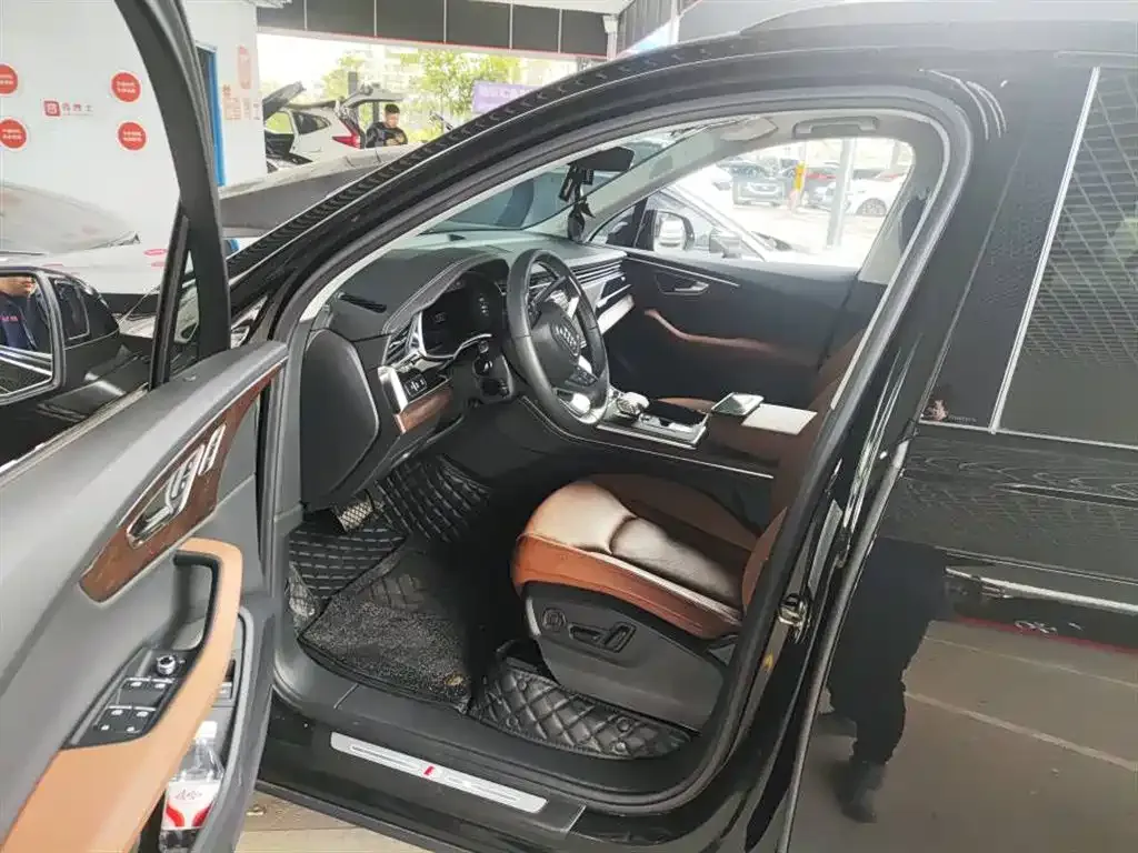 Audi Q7 2025 из CN, фото 3