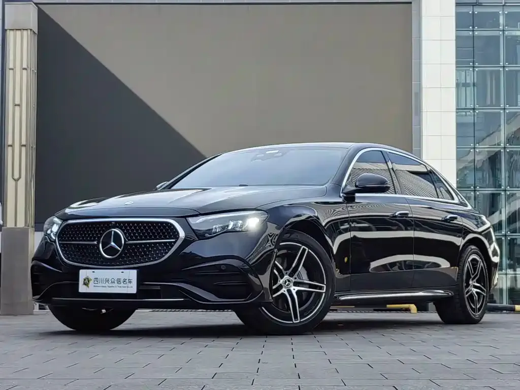 Mercedes-Benz E-Class — фото 1