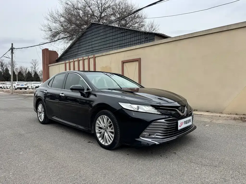 Toyota Camry — фото 4