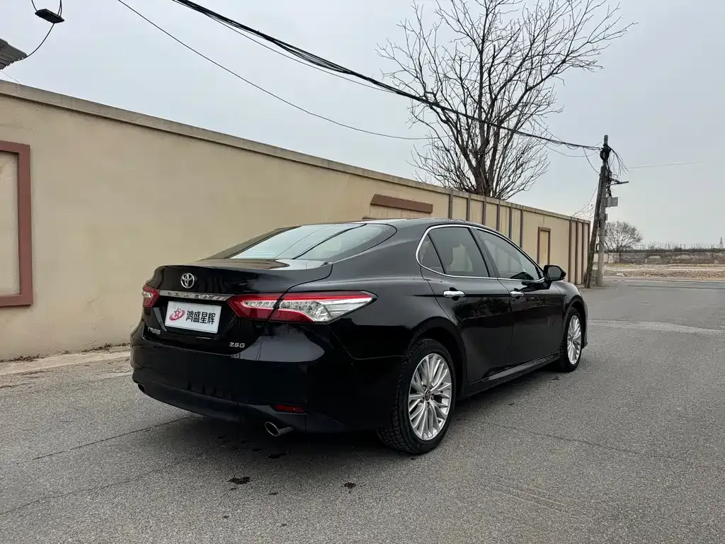 Toyota Camry — фото 2