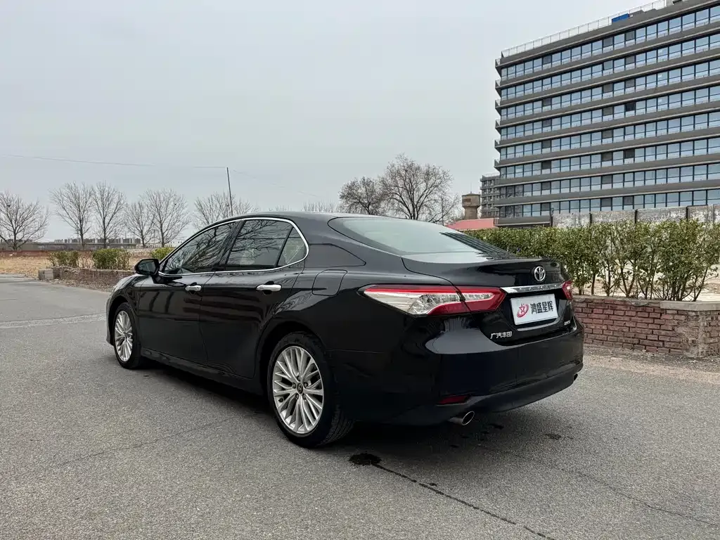 Toyota Camry — фото 10