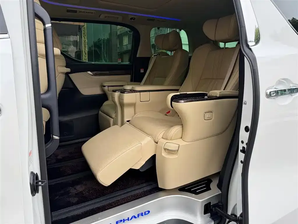 Toyota Alphard 2022 из CN, фото 4
