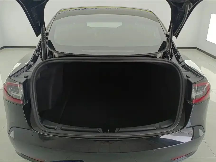 Tesla Model 3 — фото 10