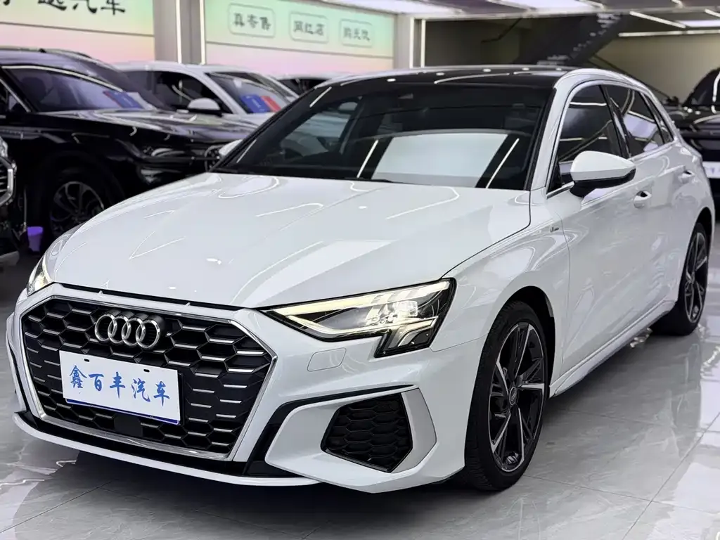 Audi A3 — фото 1