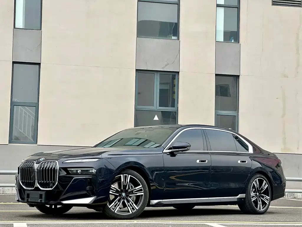 BMW 7 Series 2024 из CN, фото 1