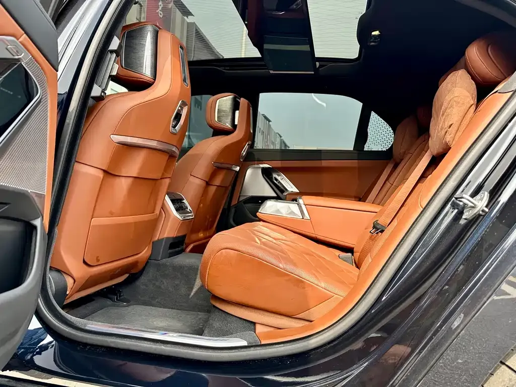 BMW 7 Series 2024 из CN, фото 9