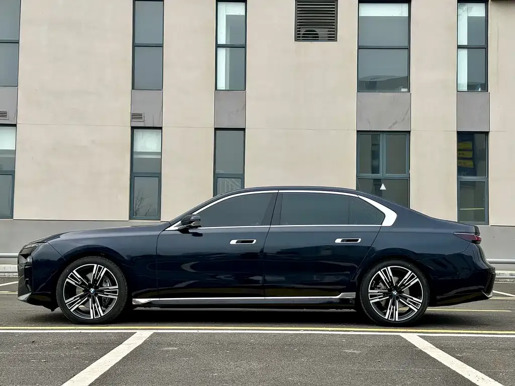 BMW 7 Series 2024 из CN, фото 2