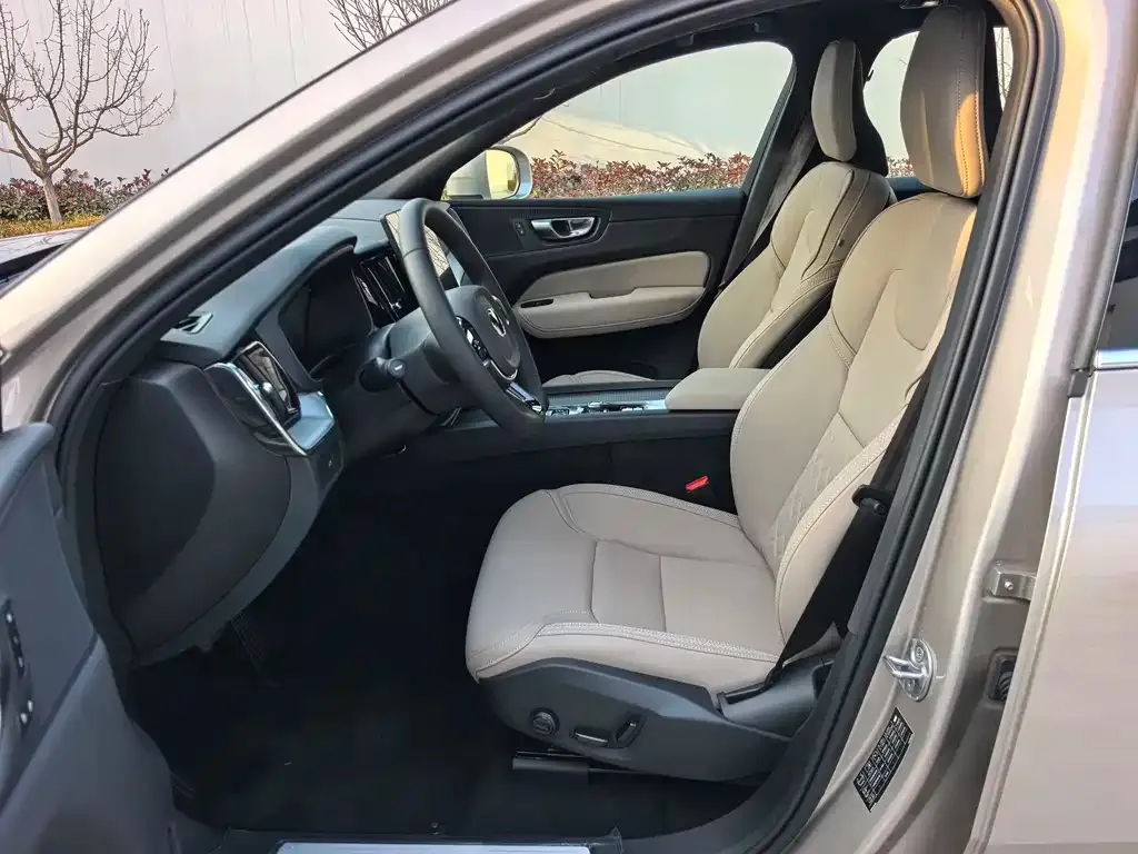 Volvo XC60 2025 из CN, фото 4