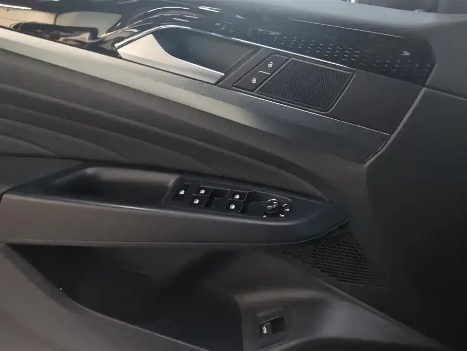 Volkswagen Passat 2024 из CN, фото 2