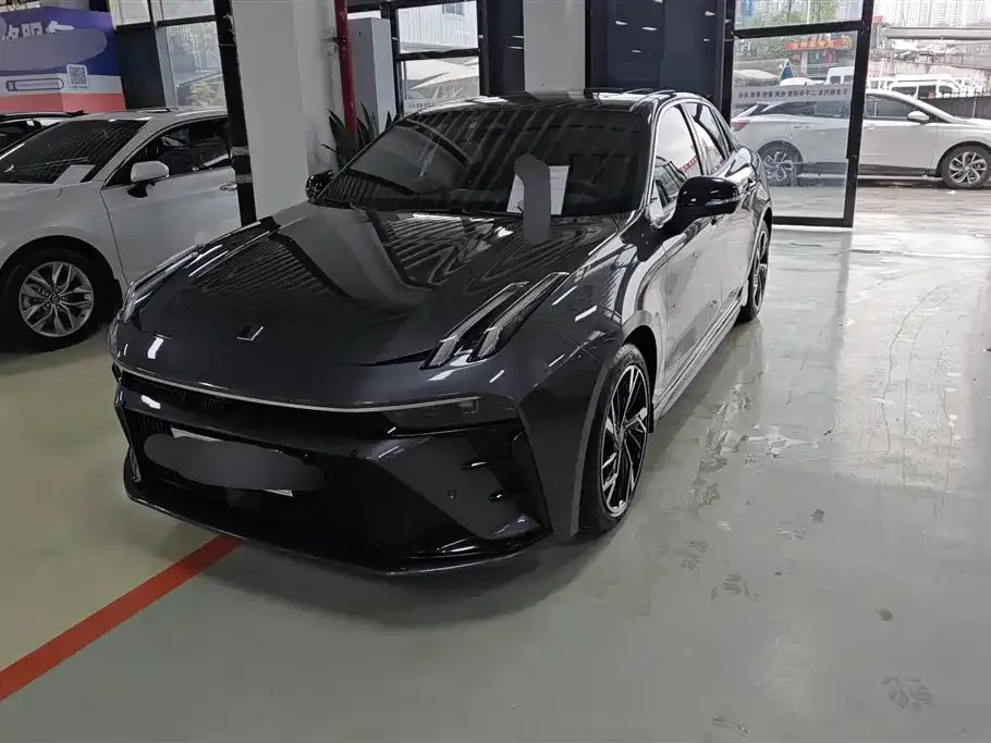 Lynk & Co 03
