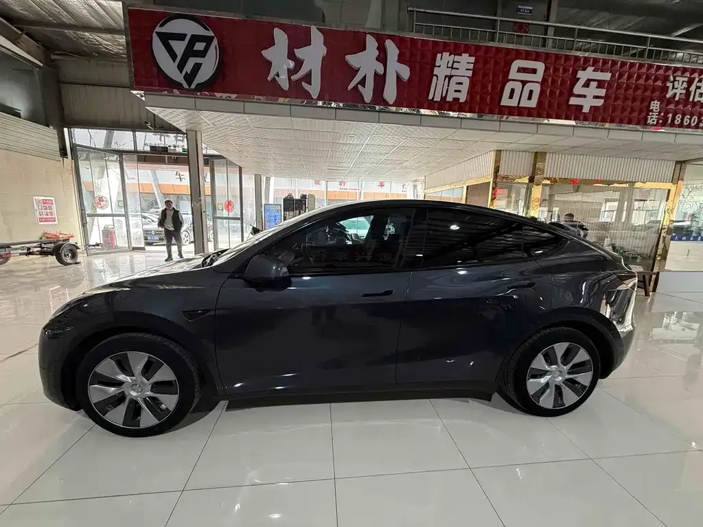 Tesla Model Y — фото 6