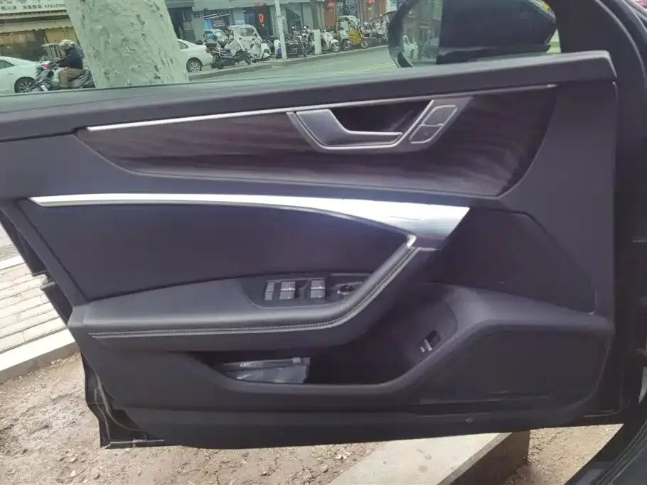 Audi A6L 2024 из CN, фото 2