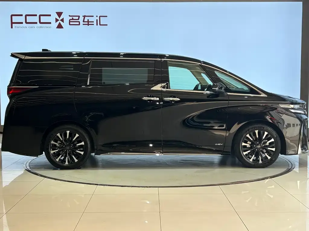 Toyota Vellfire — фото 10