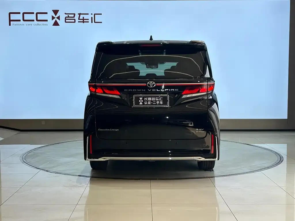 Toyota Vellfire — фото 2