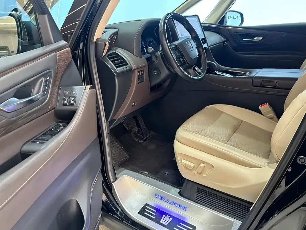 Toyota Vellfire — фото 9