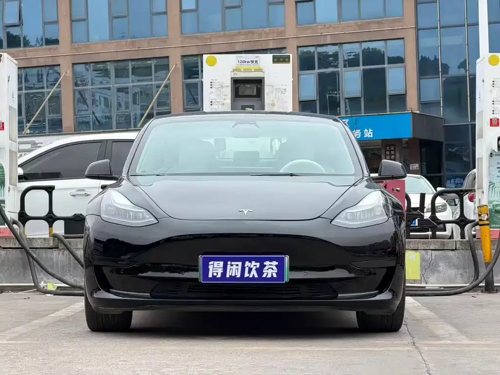 Tesla Model 3 — фото 5