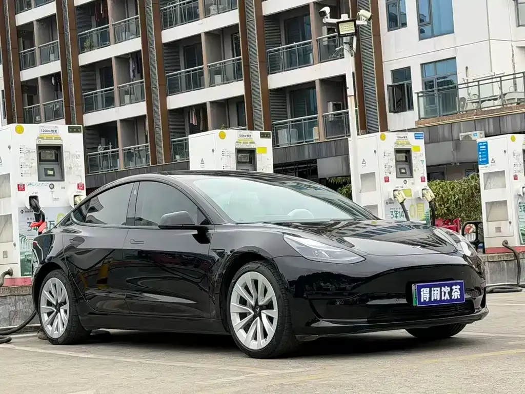 Tesla Model 3 — фото 7