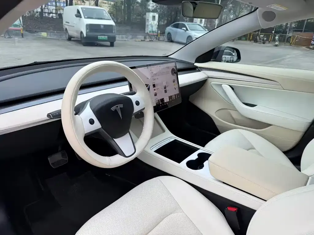 Tesla Model 3 — фото 6