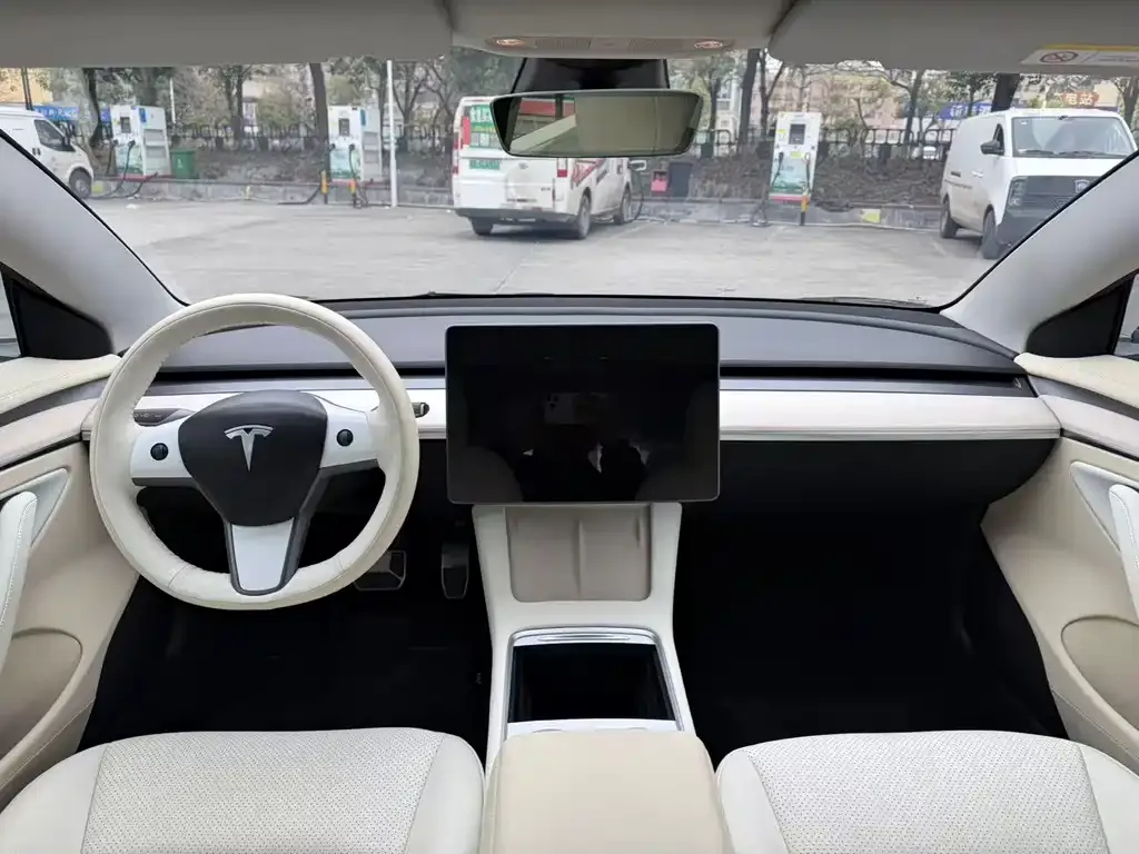 Tesla Model 3 — фото 3