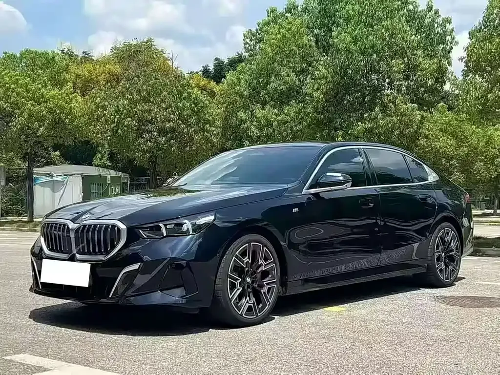 BMW 5 Series — фото 1