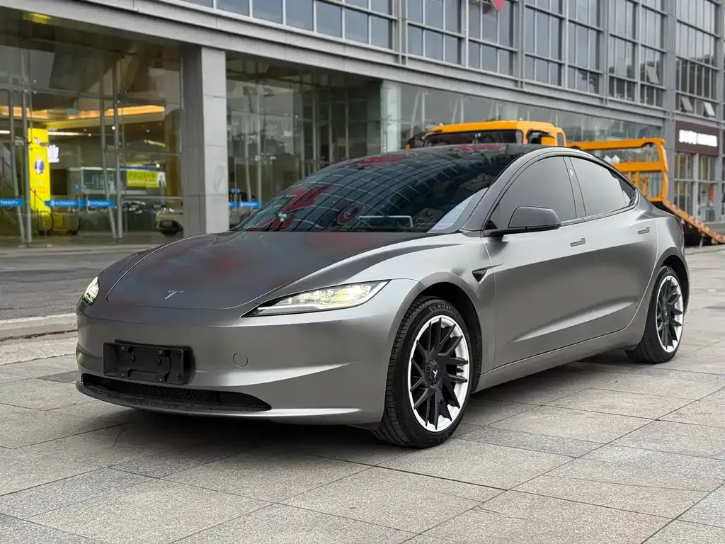 Tesla Model 3 — фото 1