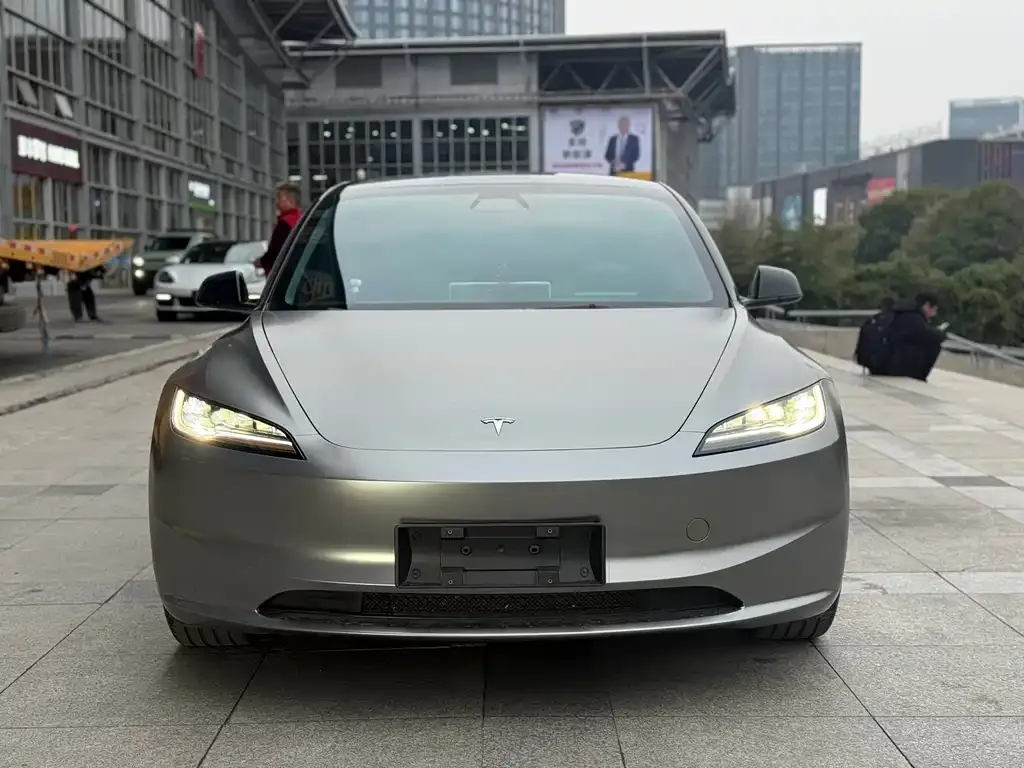 Tesla Model 3 — фото 2