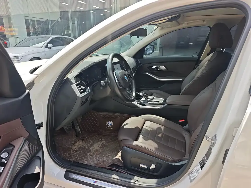 BMW 3 Series 2021 из CN, фото 2