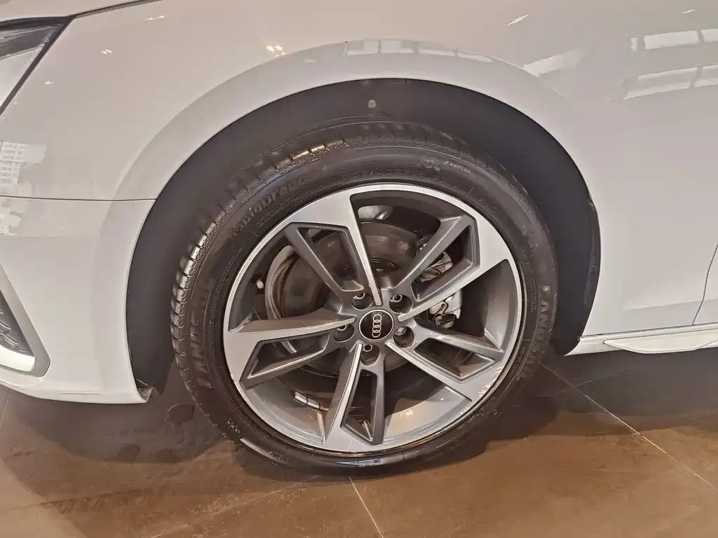 Audi A4L 2024 из CN, фото 6