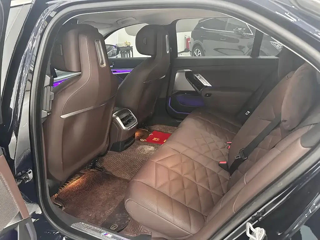 BMW 7 Series 2024 из CN, фото 10