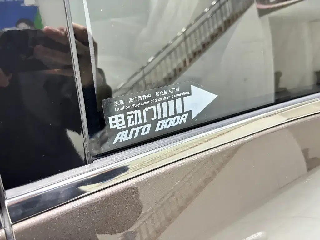 Buick GL8 2023 из CN, фото 2