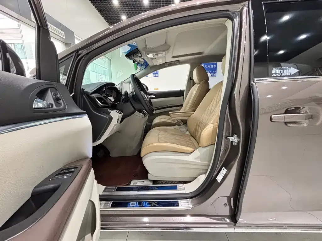 Buick GL8 2023 из CN, фото 3