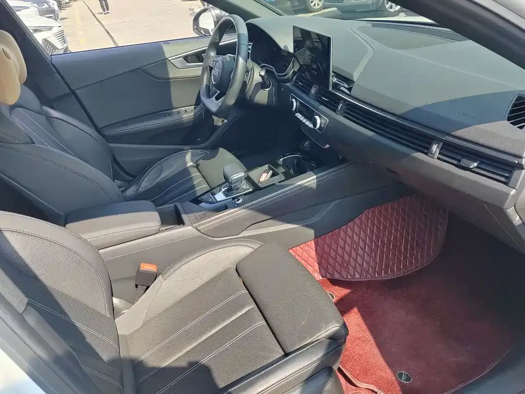 Audi A4L 2023 из CN, фото 9