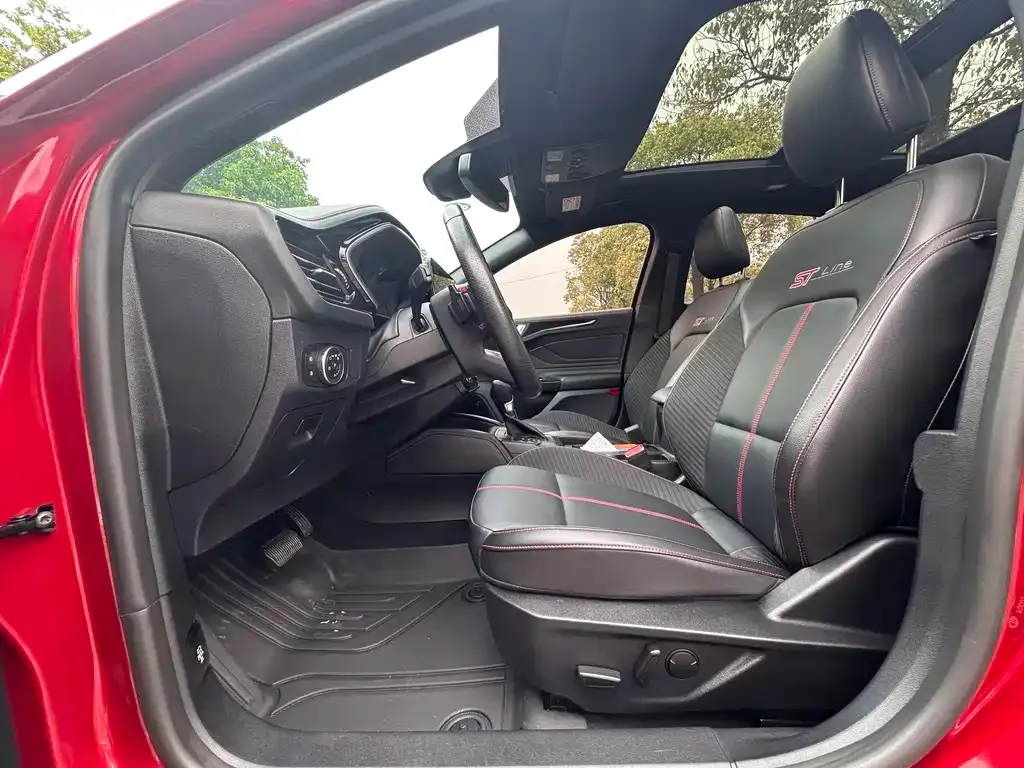 Ford Focus 2022 из CN, фото 5