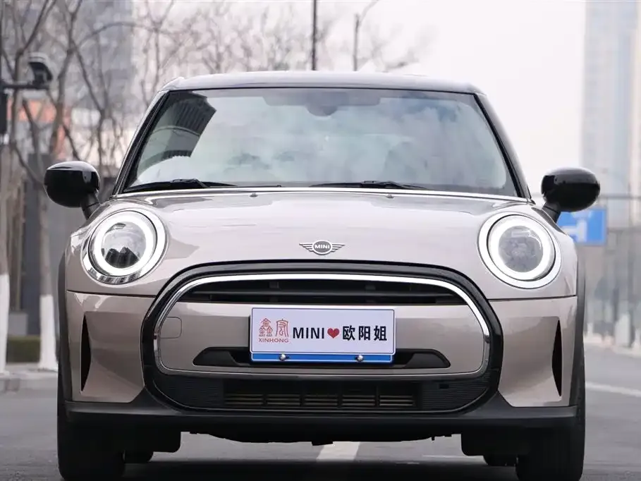 MINI Cooper (3-door) 2023 из CN, фото 2