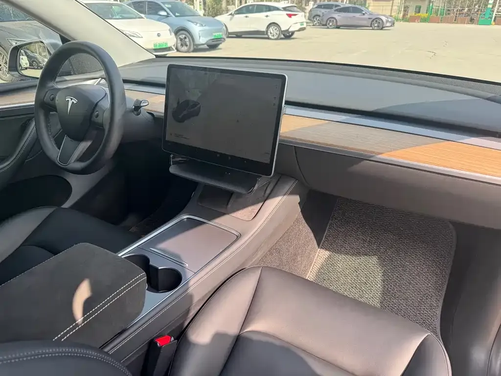 Tesla Model Y — фото 2