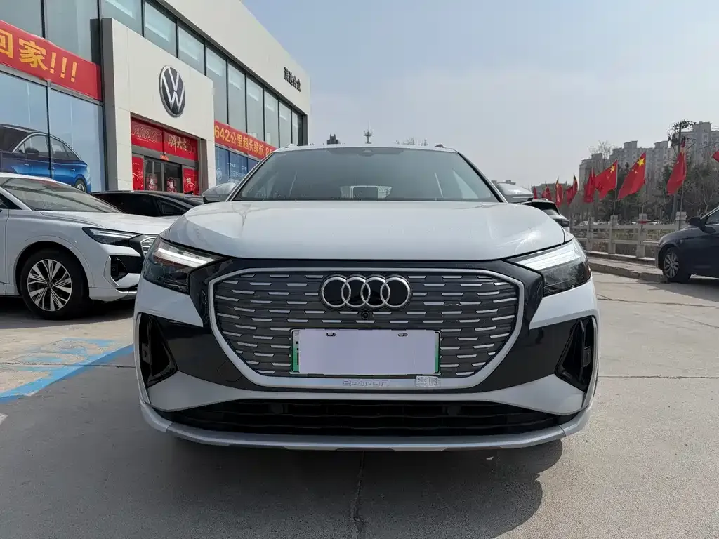 Audi Q4 e-tron — фото 2